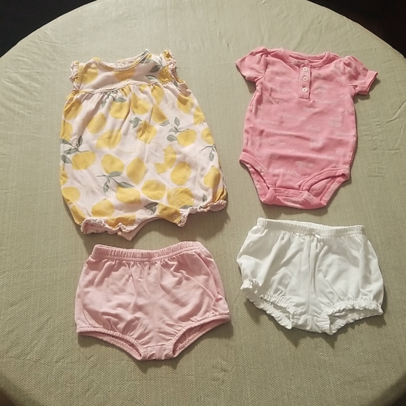❣5 for $25 Sale❣Bundle of 2 Onesies & 2 Diaper Covers - Picture 1 of 9